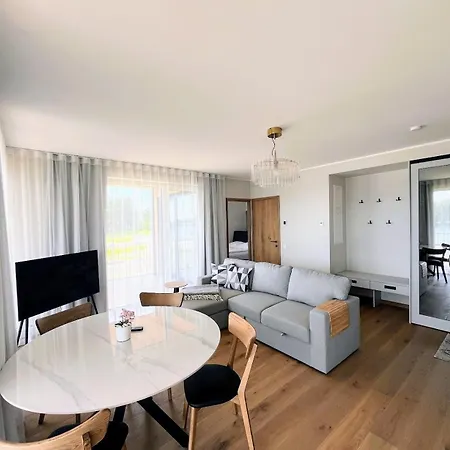 Raeaema 7d-2 Suure Roduga Kahetoaline Kuelaliskorter Joe Aeaeres * Пярну