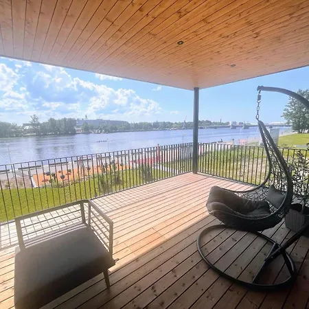 Raeaema 7d-2 Suure Roduga Kahetoaline Kuelaliskorter Joe Aeaeres * Пярну